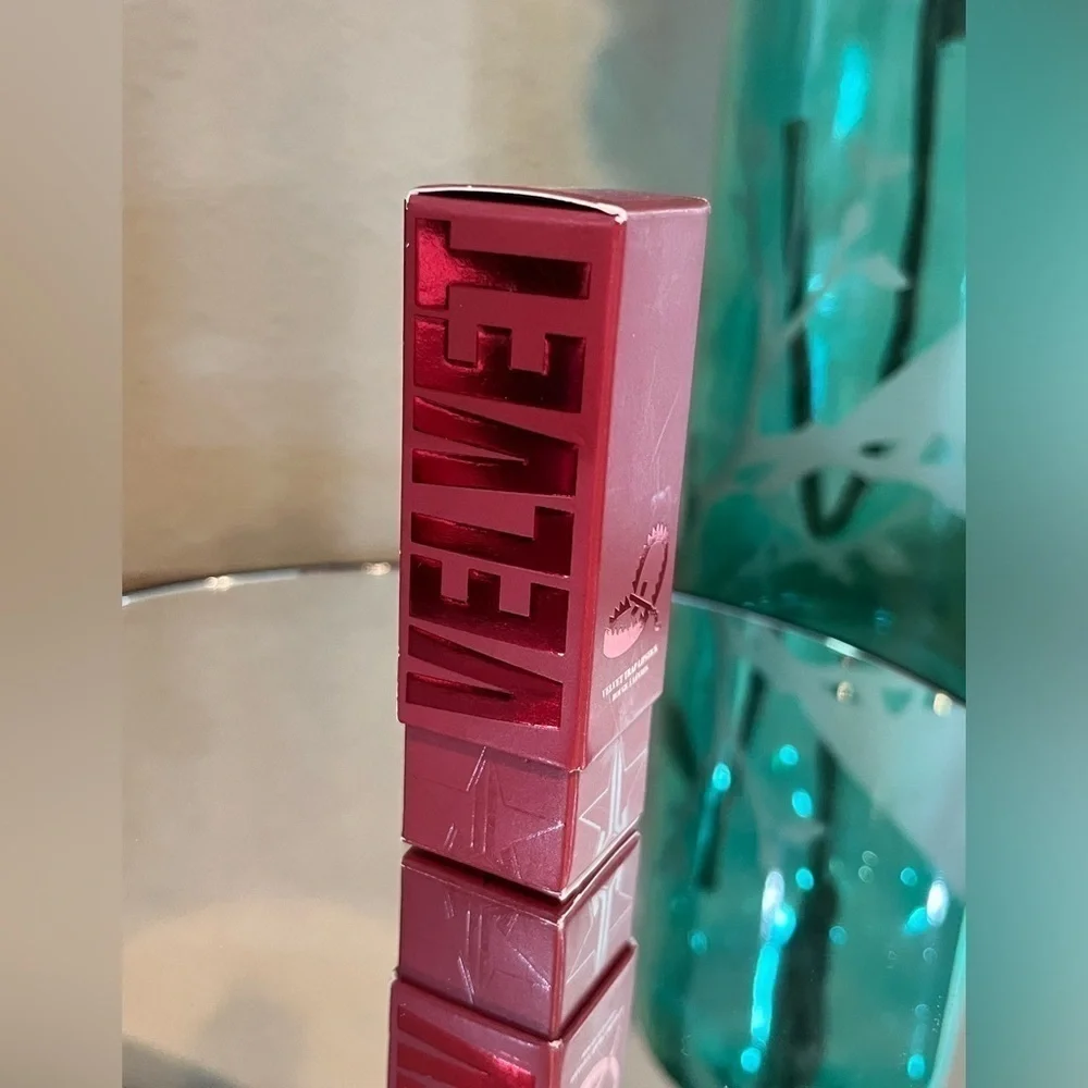 Jeffree Star Velvet Trap lipstick in color Entrapment. New!
